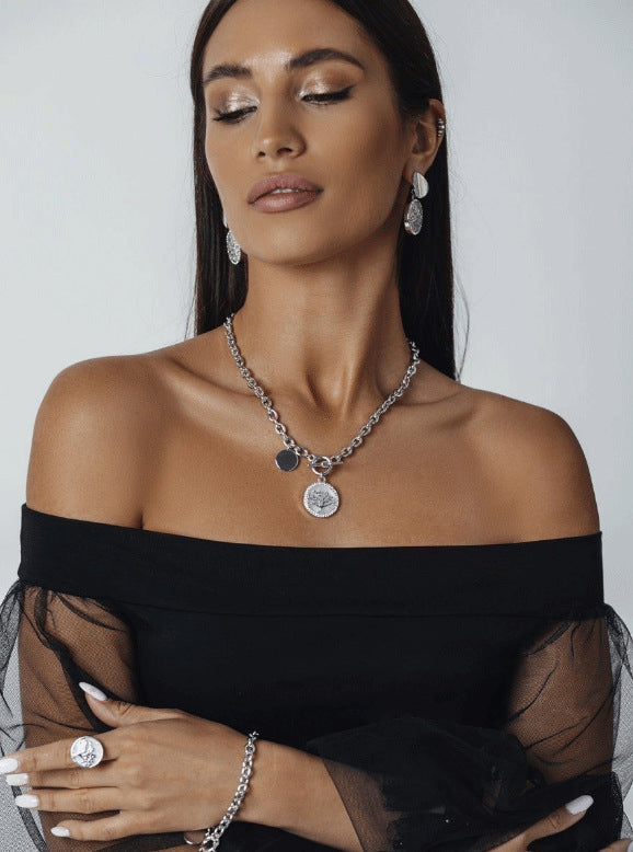 Collar a24