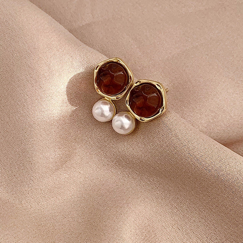Aretes 737